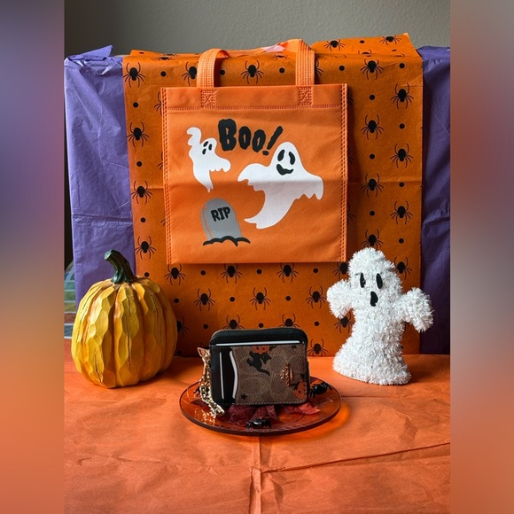 ππ»πββ¬ COACH ZIP CARD CASE IN SIGNATURE CANVAS WITH HALLOWEEN PRINT πββ¬π»π - Picture 4 of 16